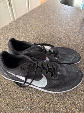 Men’s Nike track shoes with spikes
